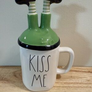 Rae Dunn Green and White 'Kiss Me' Mug